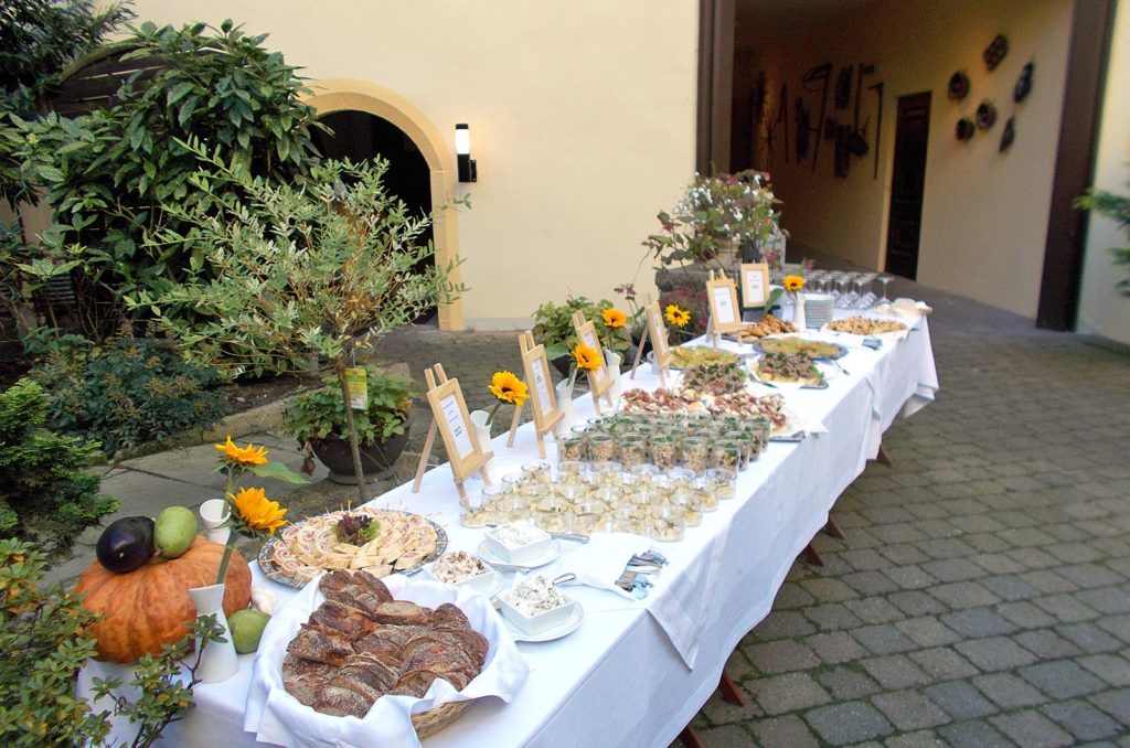 Buffet im Hof