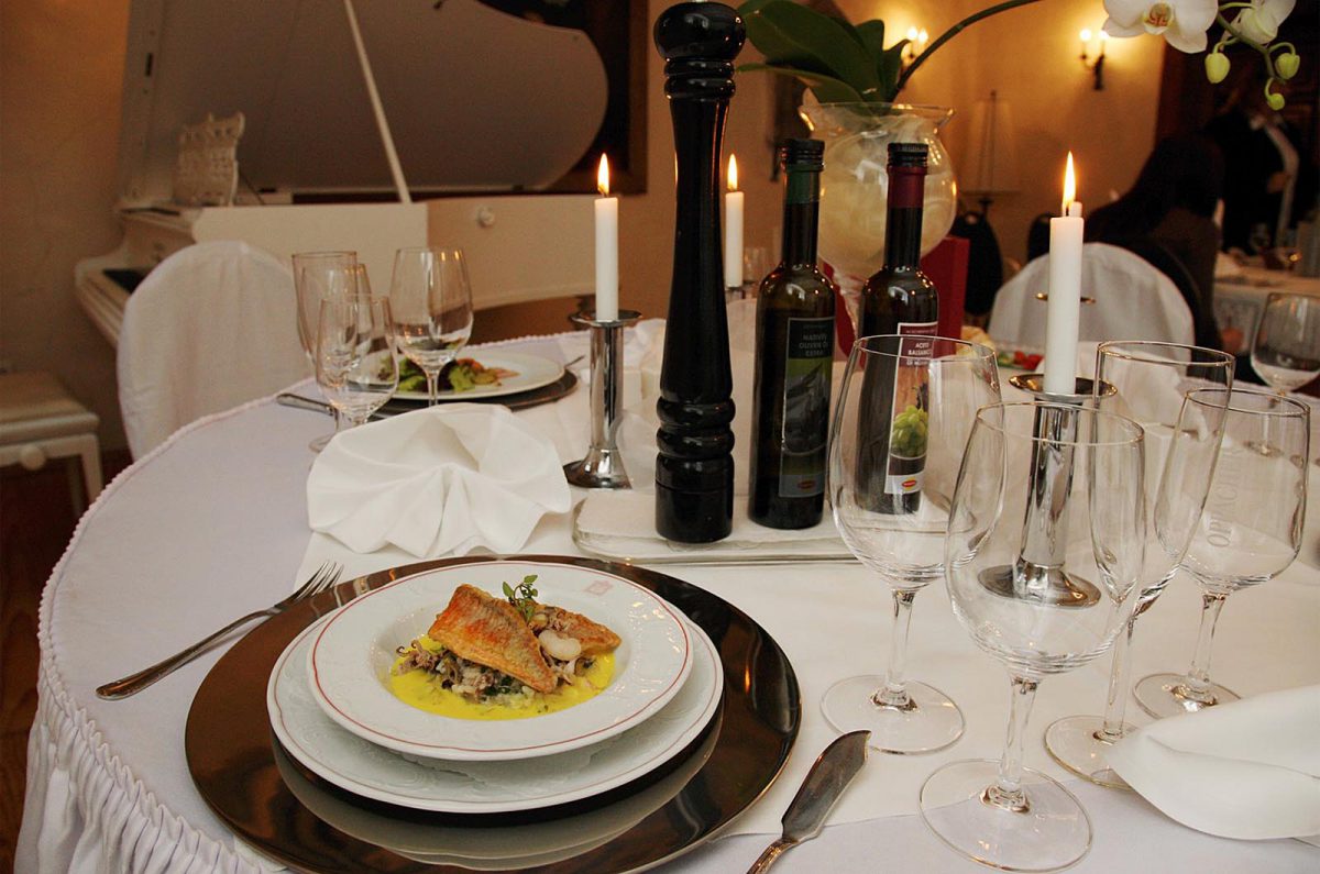 Festlich gedeckter Tisch Festlich gedeckter Tisch